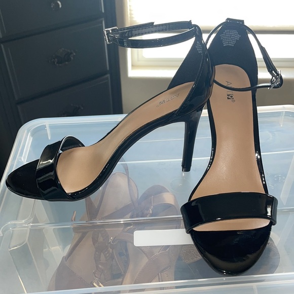 Brand new Apt. 9 strappy black heels - Picture 2 of 3